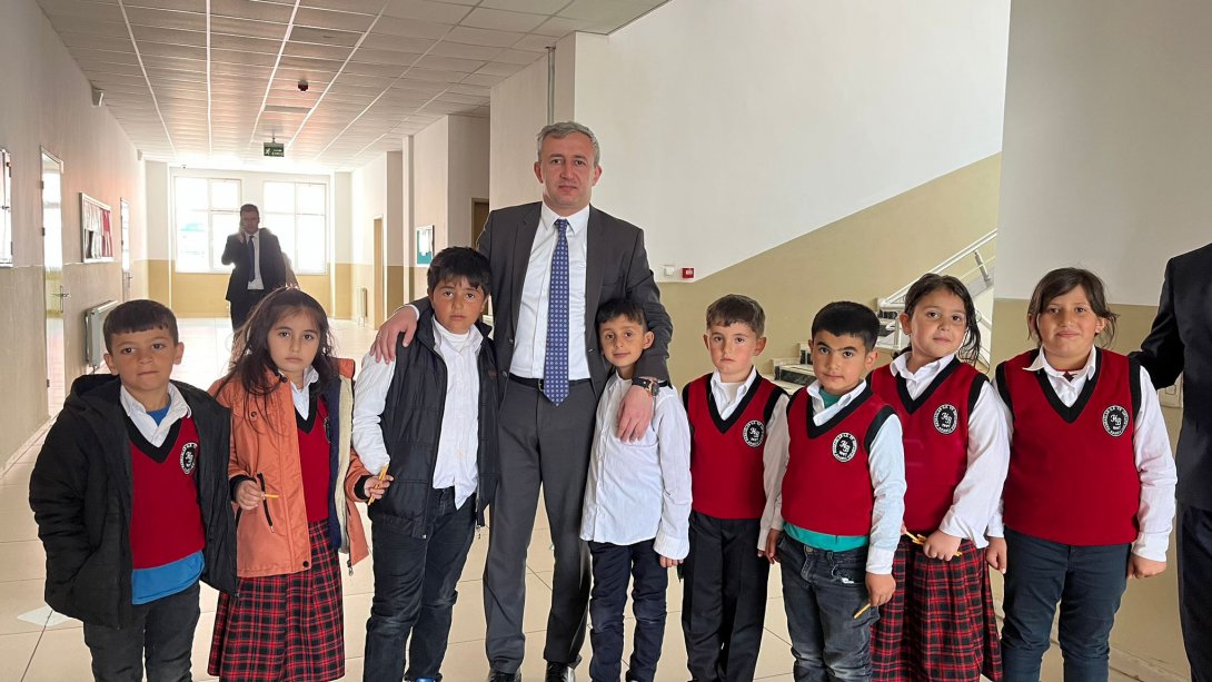 Kiğı Kaymakamı Sayın Muhammet İKİS okullara ziyarette bulundu